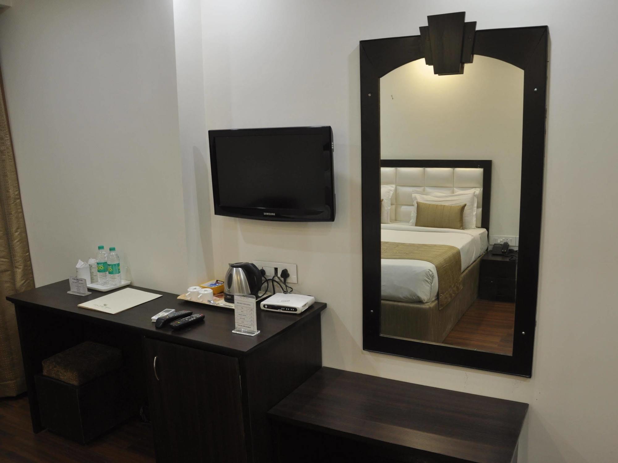 Genx Usha Kiran Agra Hotel Agra  Ngoại thất bức ảnh
